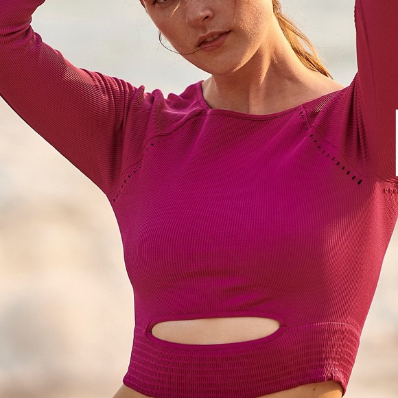 Free People Tops - COPY - 🔥Free people Cut it out long sleeve yoga top